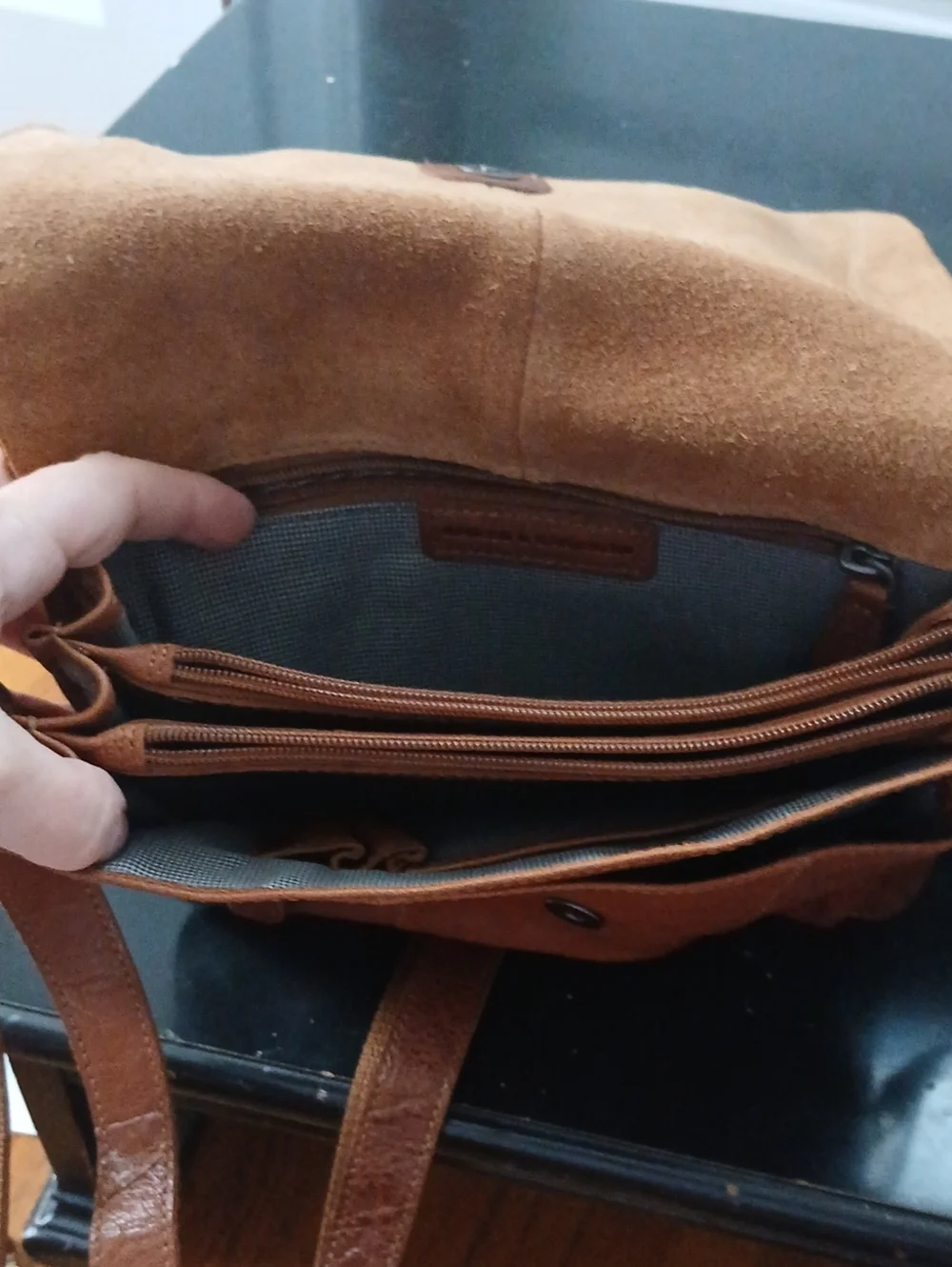 Spikes And Sparrow Men's Brown Leather Messenger Bag - Classic Crossbody
